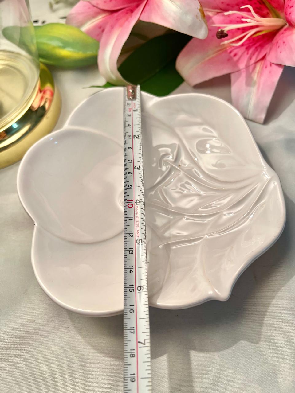 White Sculpted Face Divided Serving Dish – 6.5 Inch