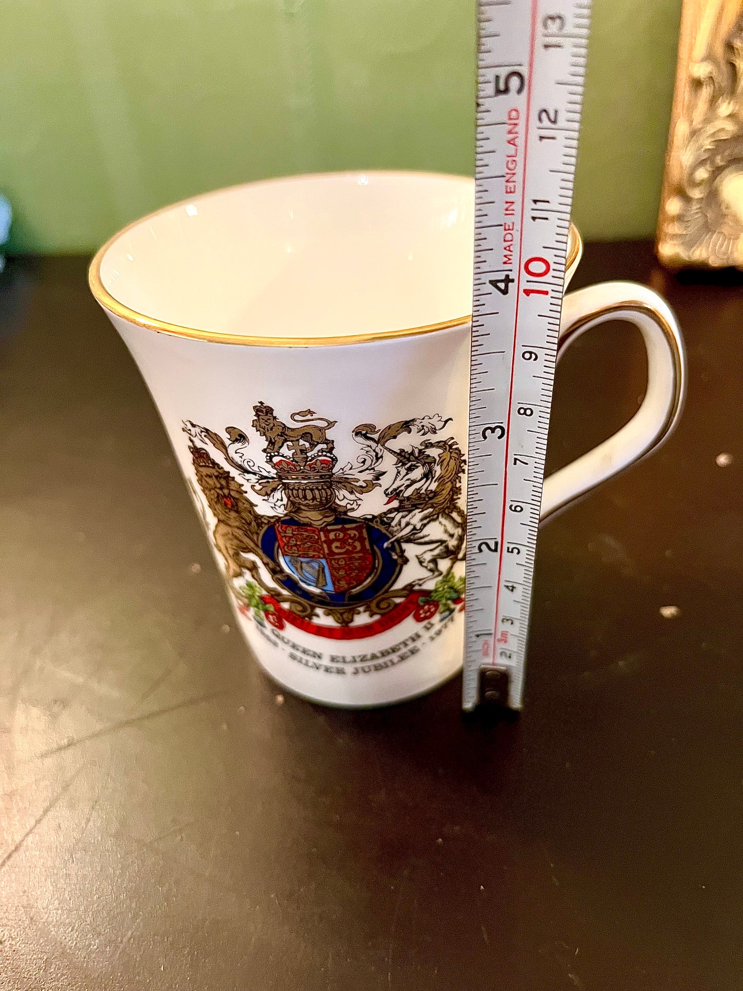 Queen Elizabeth II Silver Jubilee Mug 4 Inch