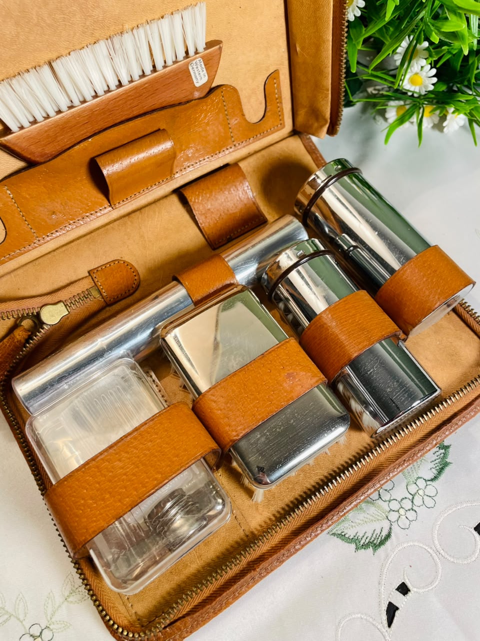 Brown Travel Grooming Kit with Fitted Case – 23 cm