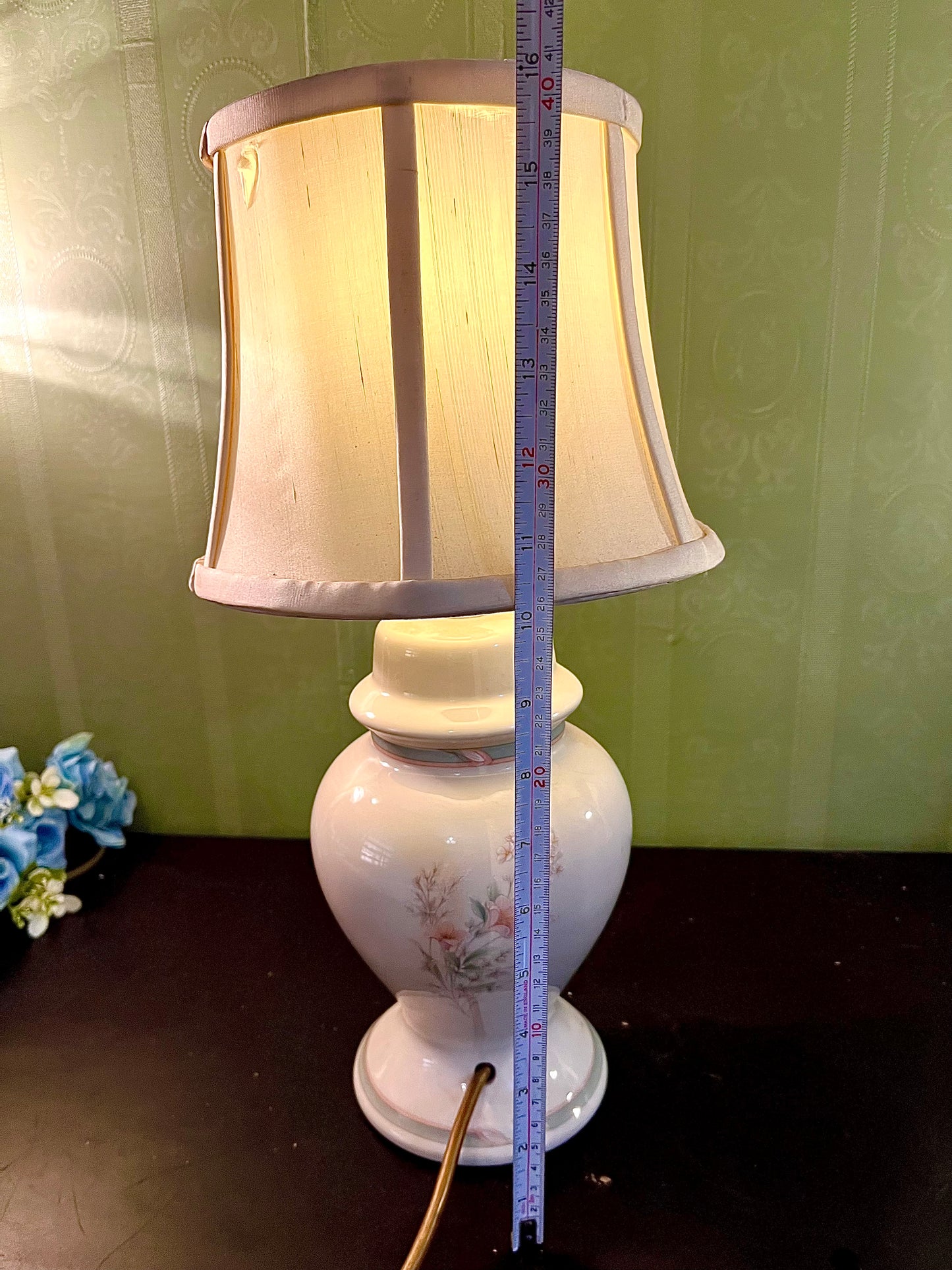 Vintage Floral Ceramic Table Lamp 16 Inch