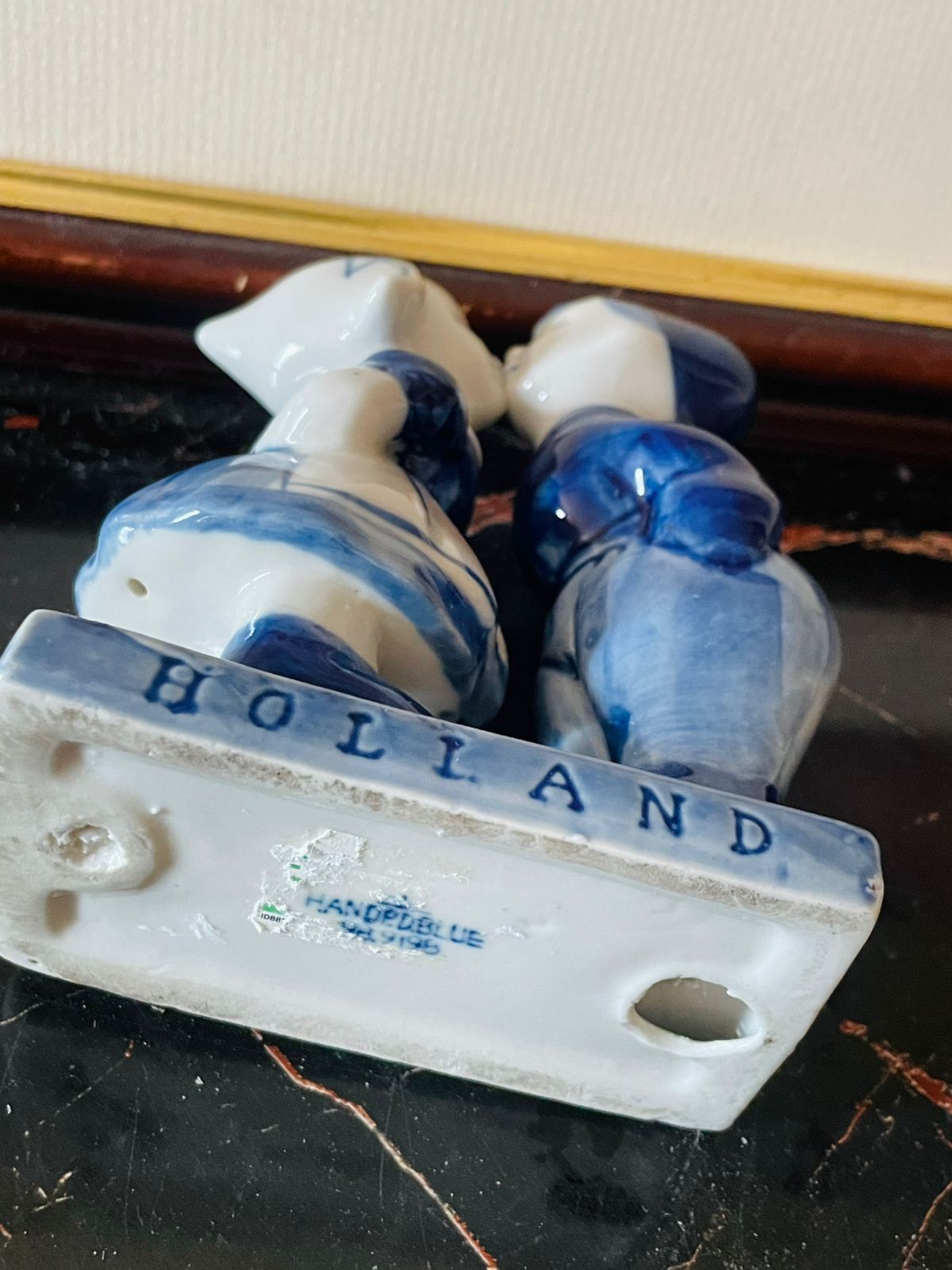Holland Collectible Delft Blue Figurine – Boy & Girl Kissing (Vintage Pottery)