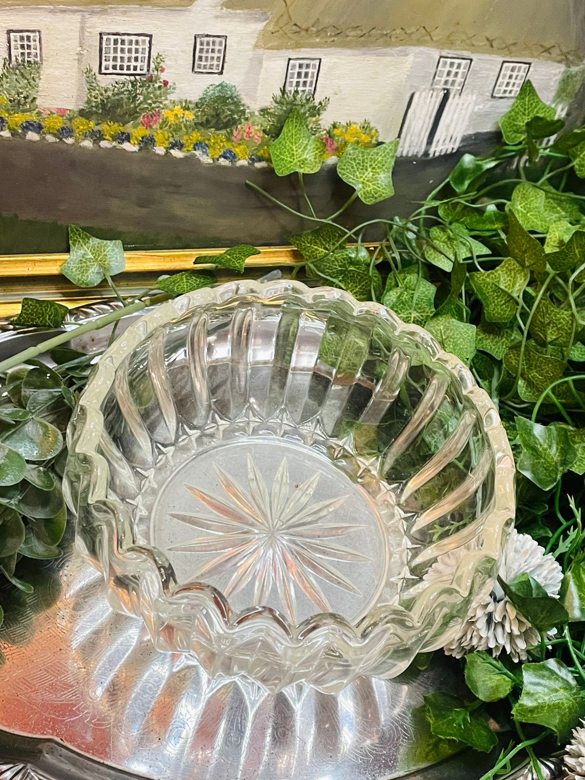 Crystal Glass Fruit Bowl – Scalloped Edge with Paneled Pattern