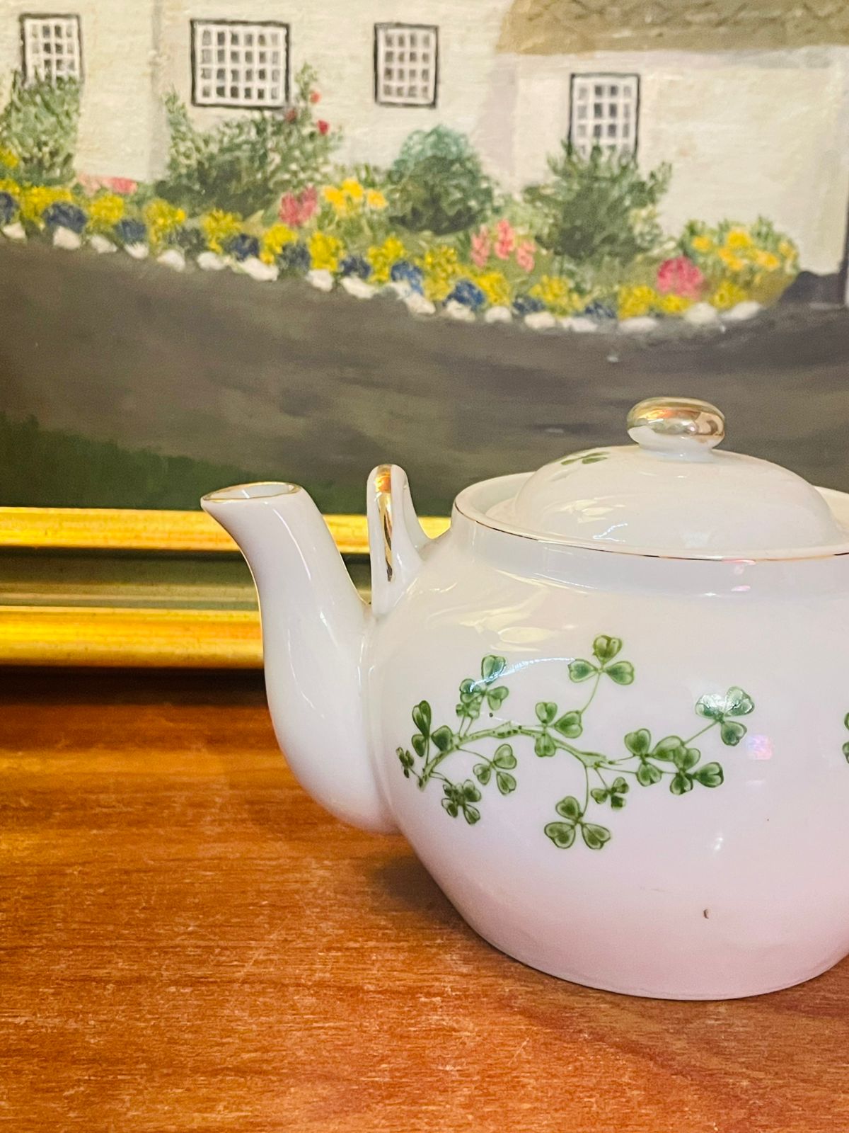 Vintage Ceramic Teapot – Made in England – Timeless Elegance for Tea Lovers