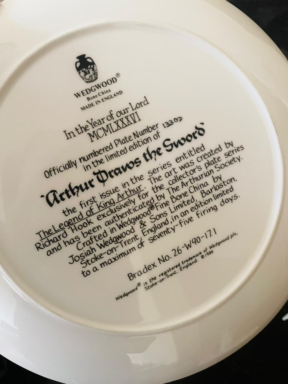Wedgwood “Arthur Draws the Sword” – The Legend of King Arthur Collector Plate (1986, Made in England)