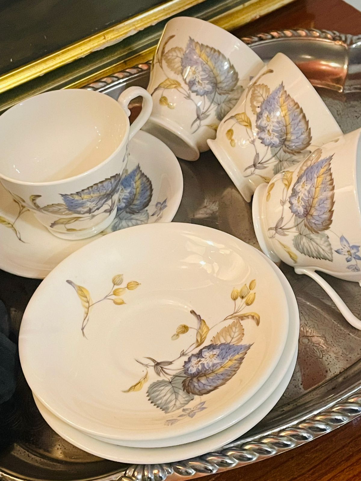 Vintage Set of 4 Blue Floral Porcelain Teacups & Saucers (1400/-) – Made in England