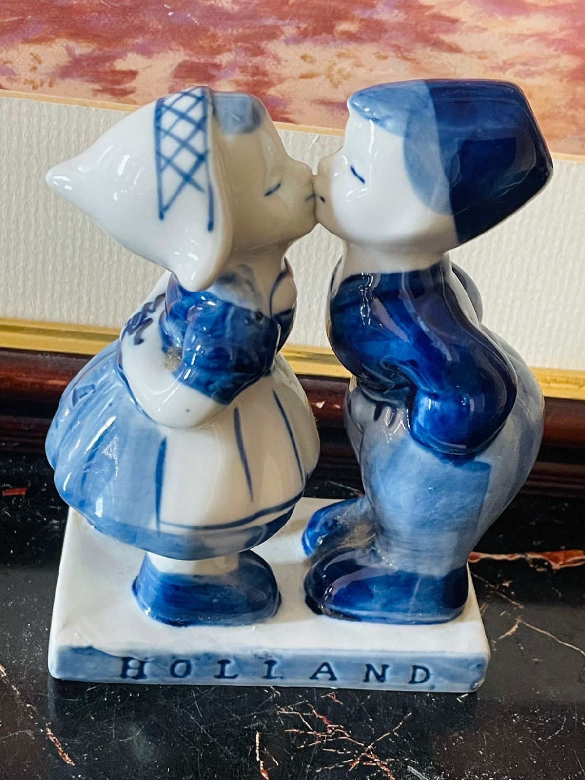 Holland Collectible Delft Blue Figurine – Boy & Girl Kissing (Vintage Pottery)