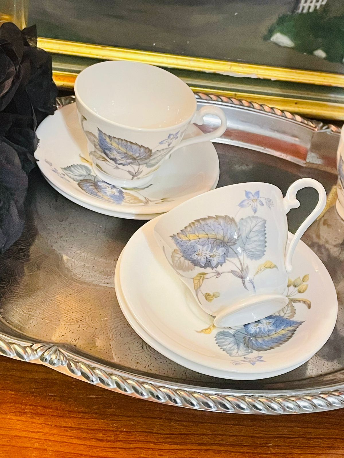 Vintage Set of 4 Blue Floral Porcelain Teacups & Saucers (1400/-) – Made in England