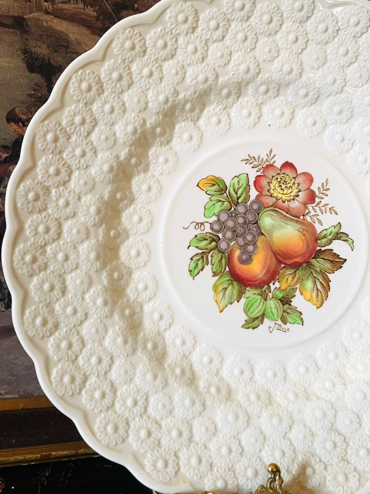 Copeland Spode England “Fruit Center” Embossed Daisy Plate – Vintage Pattern S2280