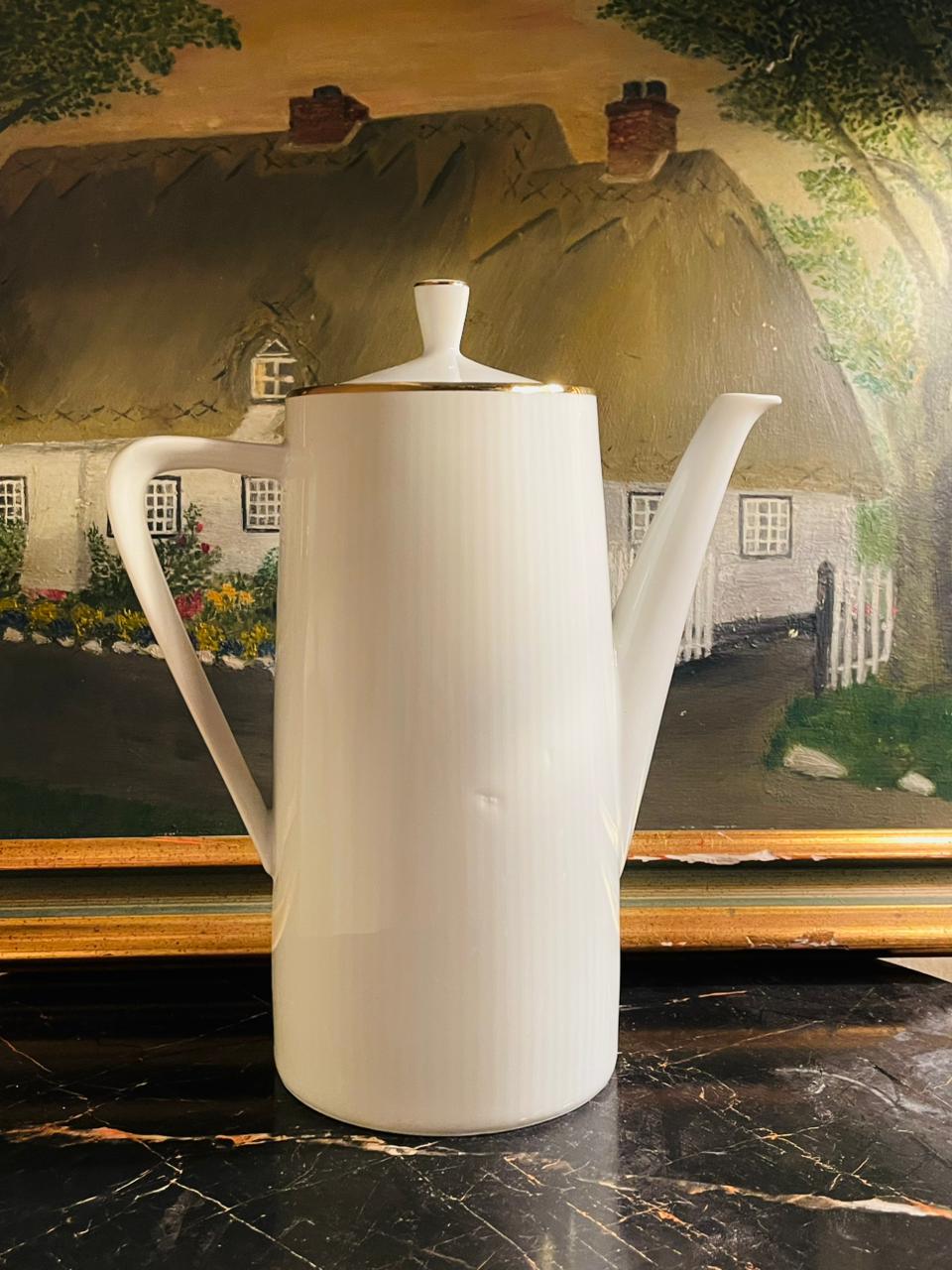 Ceramic Teapot with Gold Rim – 10 to 12 Cups Serving, Made in England