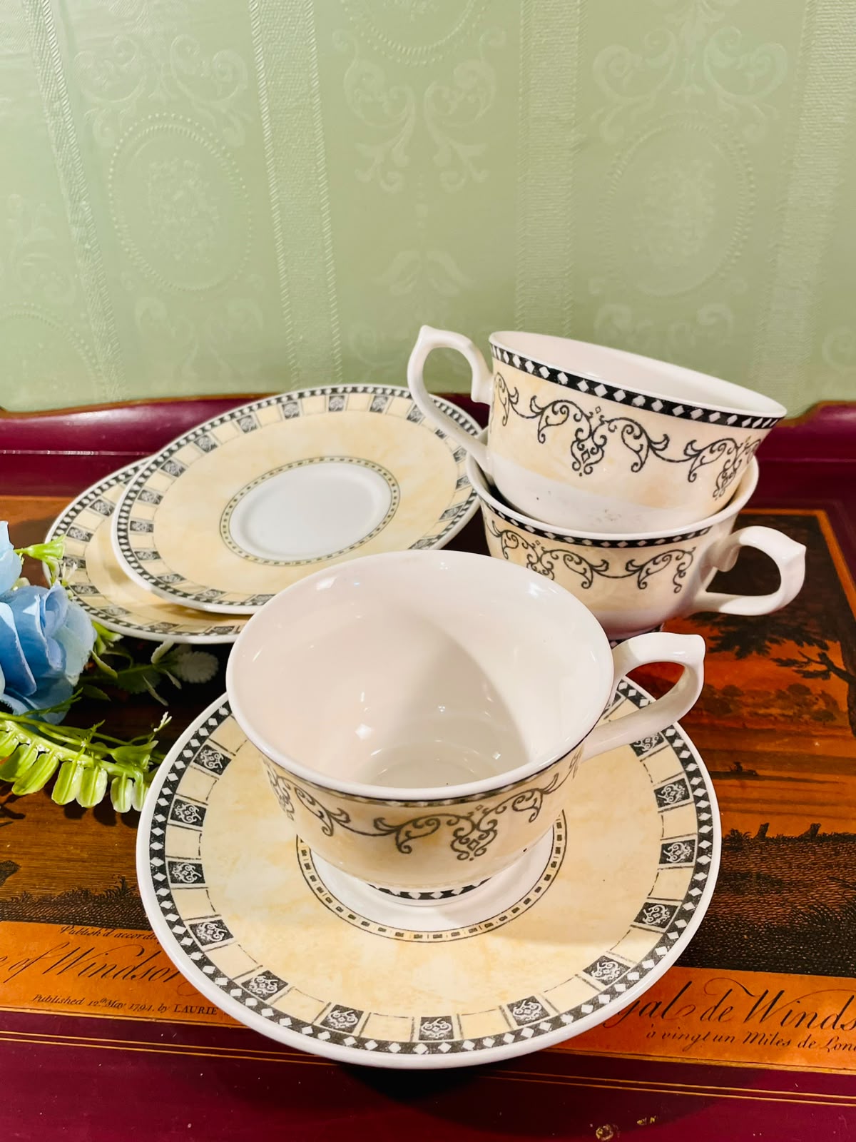Black & Cream Scrollwork 6-Piece Cup and Saucer Set