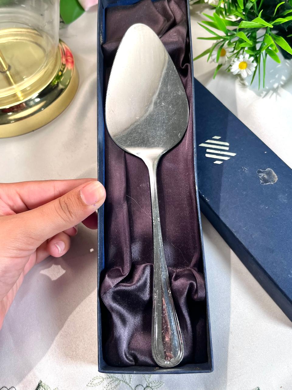 Silver-Tone Cake Server with Presentation Box – 23 cm