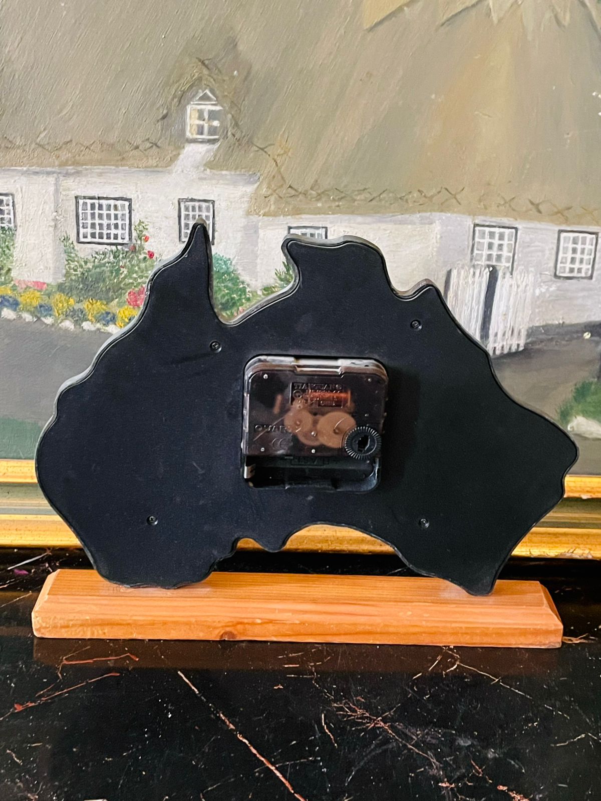 Australia Map Souvenir Table Clock – Roman Numerals | Silver Tone | Collectible Decor