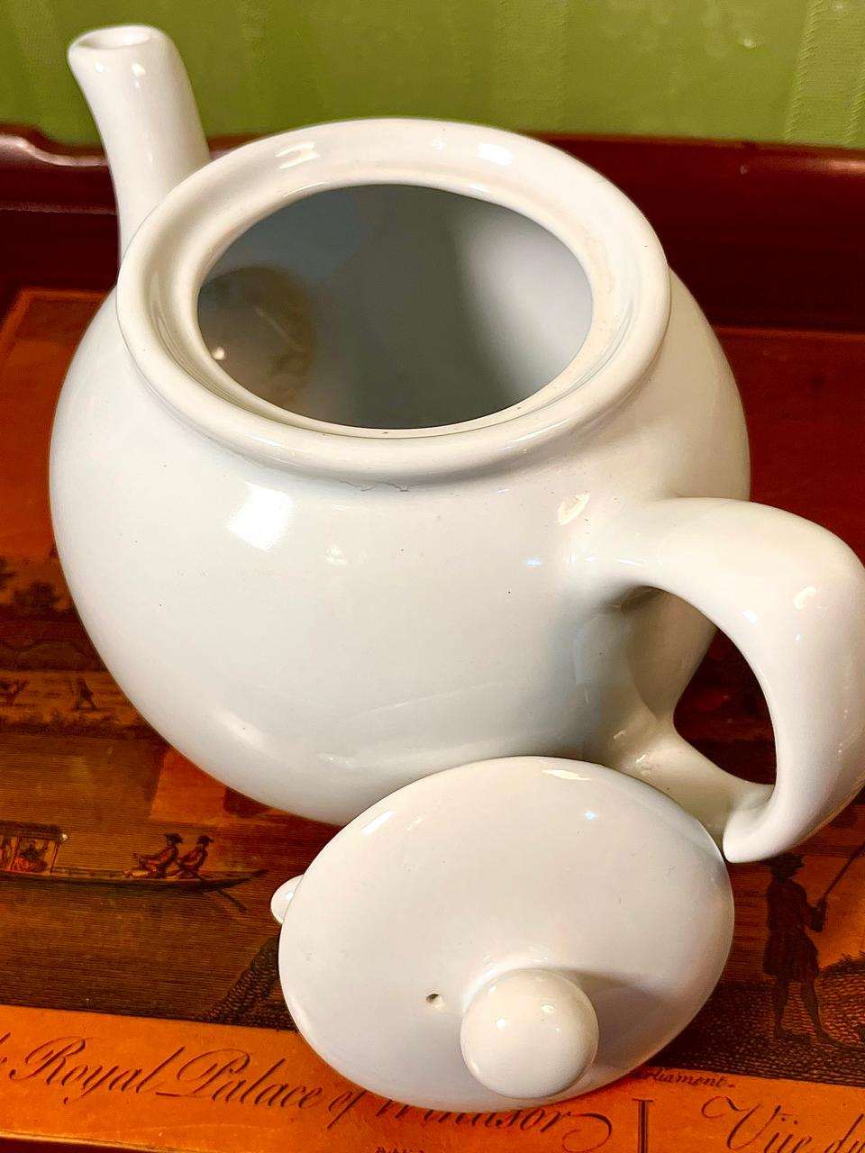 Vintage White Ceramic Teapot with Lid | Classic Tea Pot