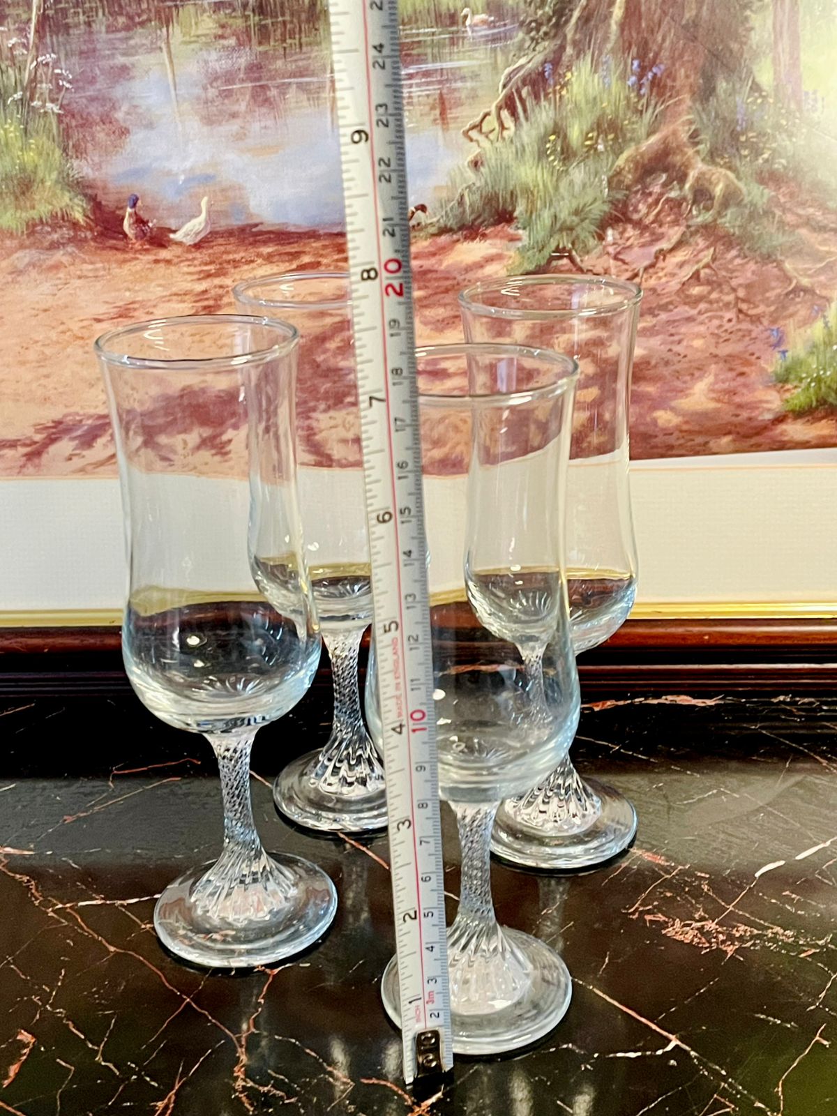 Elegant Set of 4 Glasses with Decorative Stems – Perfect for Special Occasions
