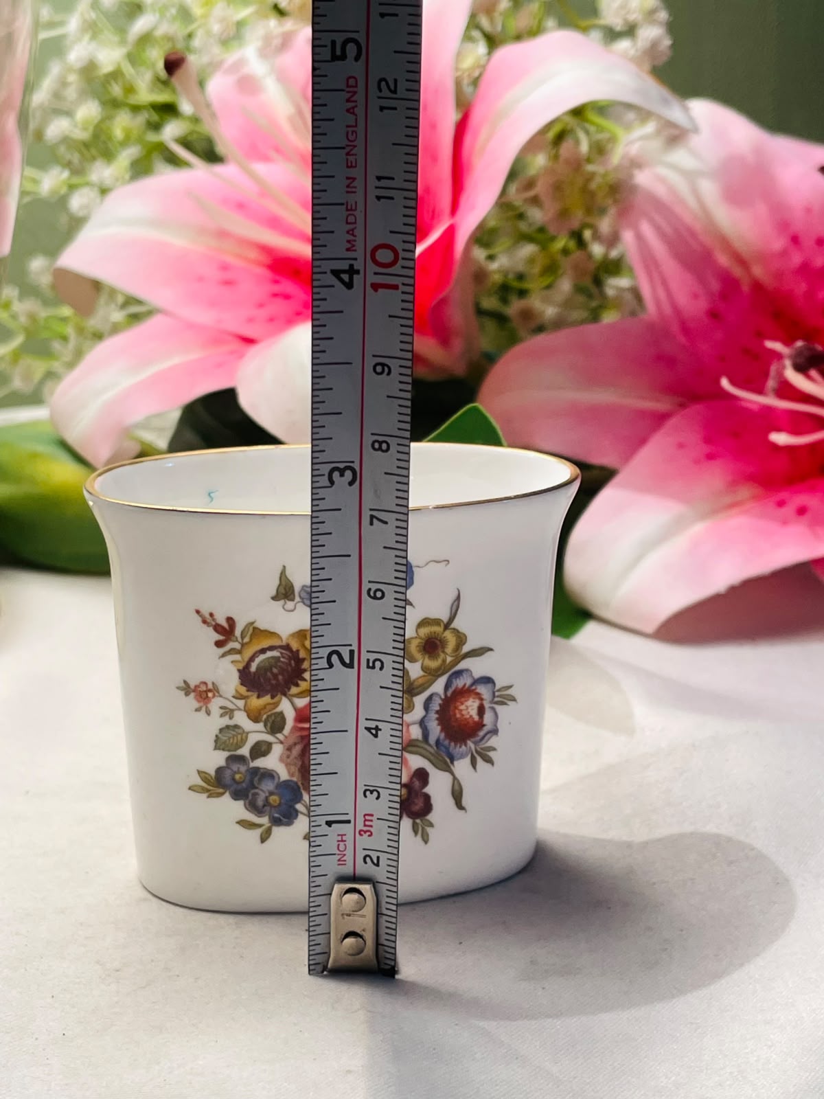 Royal Worcester Vintage Floral Fine Bone China Style Cachepot Vase Gold Rim Approx. 8 cm