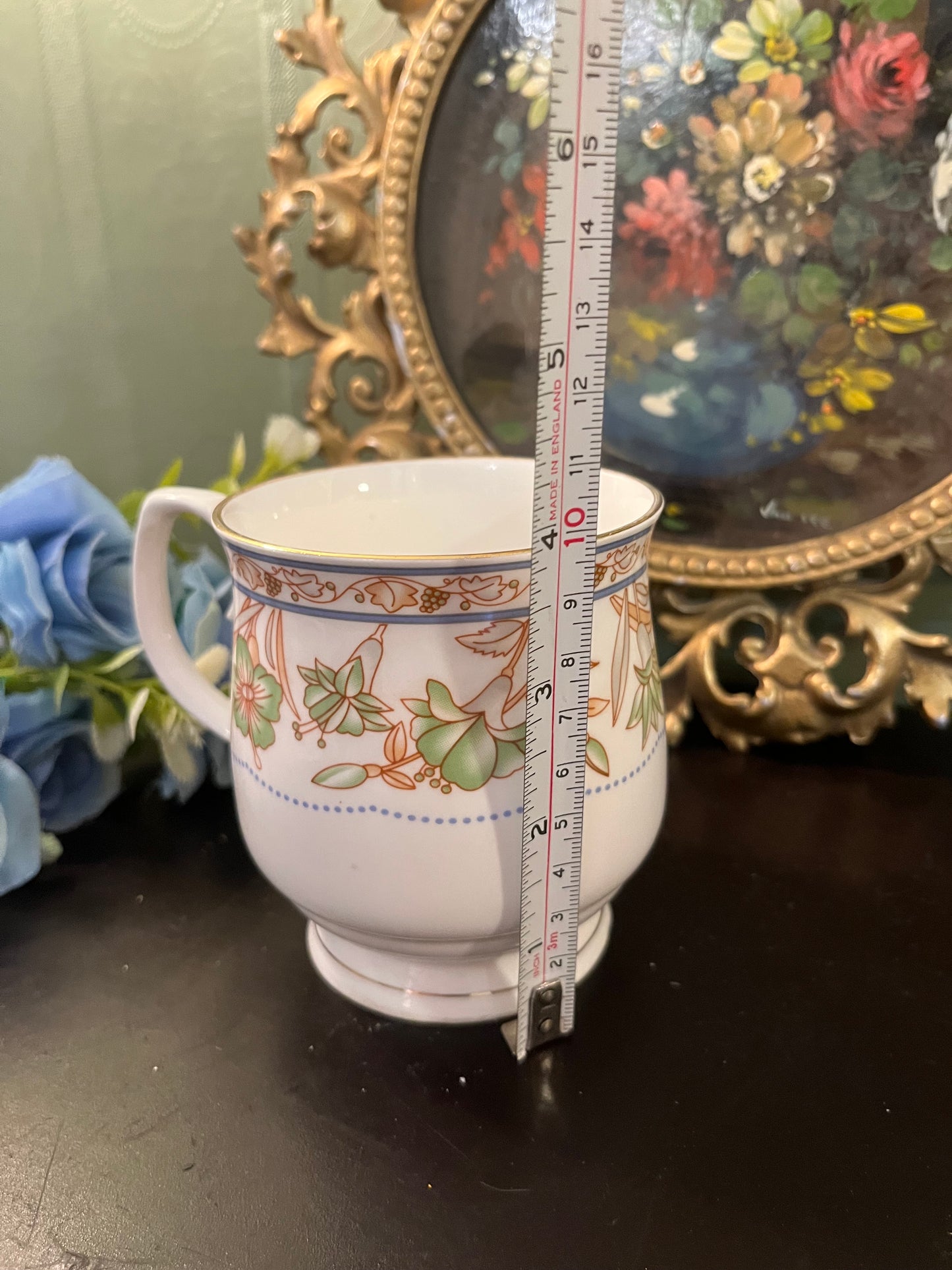 Vintage Floral Pedestal Mug with Gold Rim