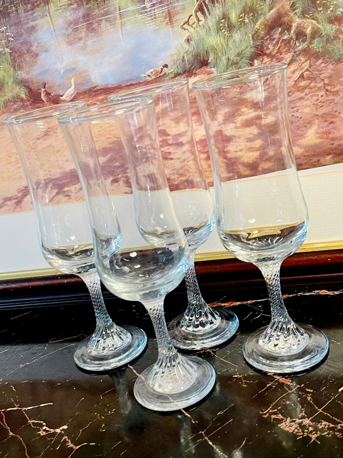Elegant Set of 4 Glasses with Decorative Stems – Perfect for Special Occasions