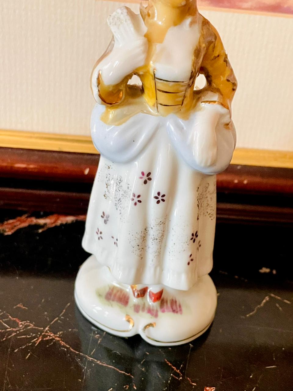 Vintage Porcelain Lady Figurine – Hand-Painted Collectible