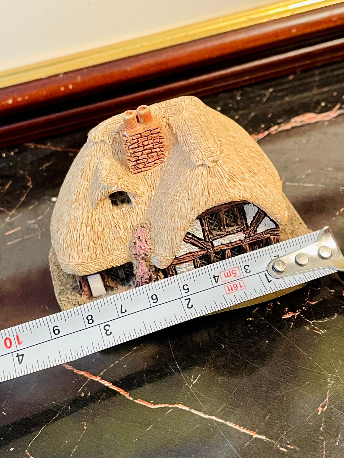 Handcrafted Thatched Roof Cottage Figurine – English Countryside Style