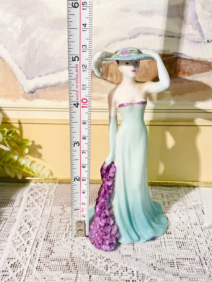 Coalport ‘Anita’ Figurine – Ladies of Fashion, 5 Inch Collectible