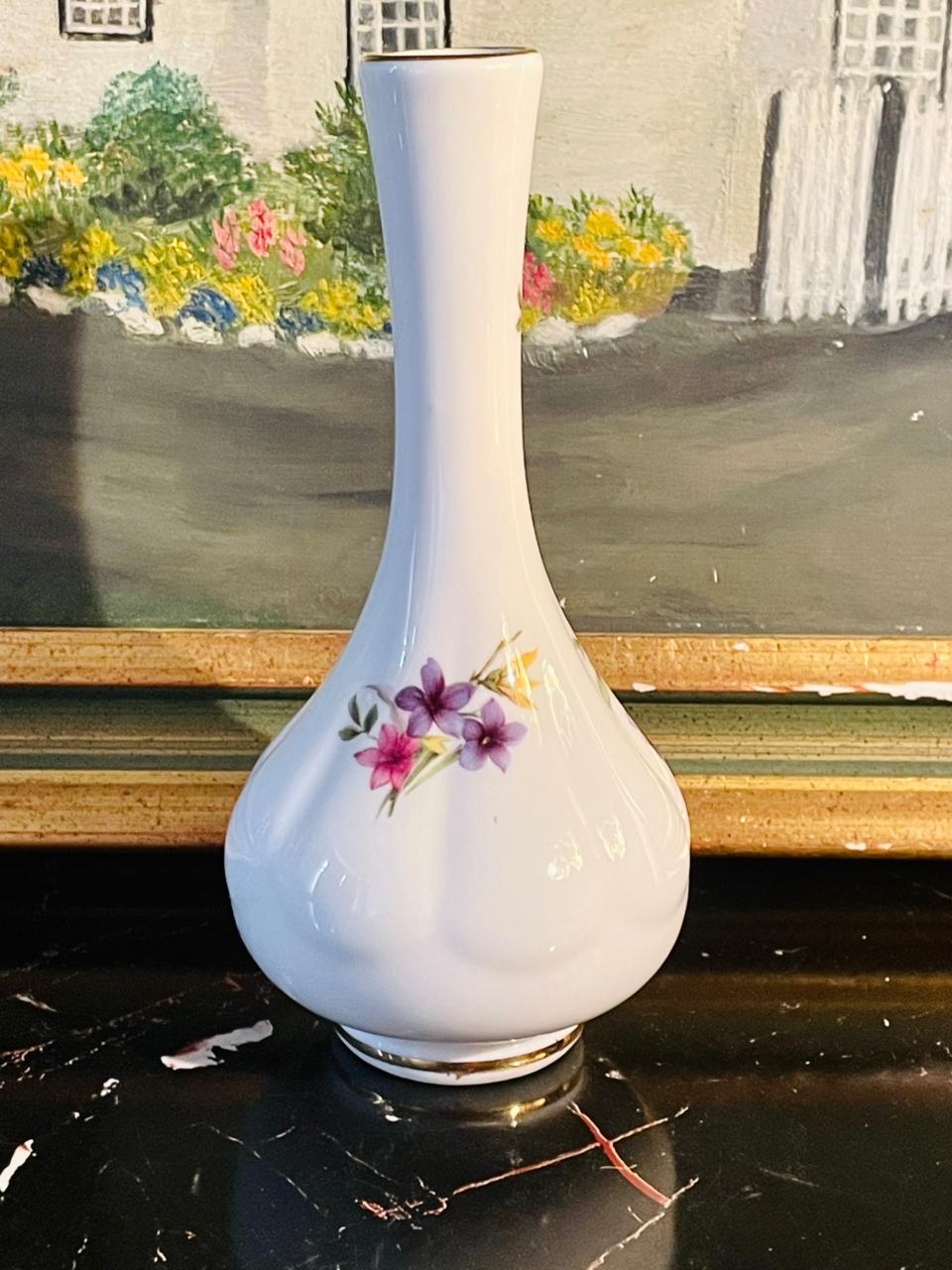 Holly Barn Fine Bone China Floral Vase – England (16 cm)