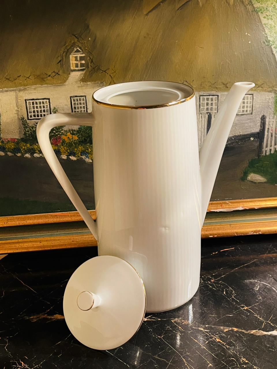 Ceramic Teapot with Gold Rim – 10 to 12 Cups Serving, Made in England