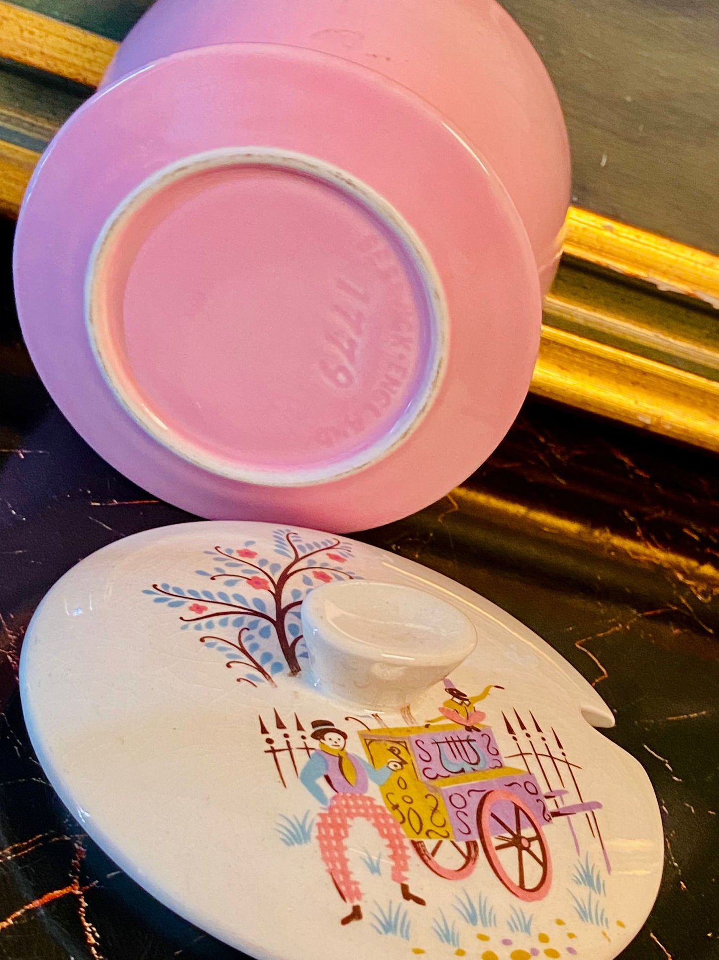 Mid-Century English Pink Ceramic Sugar Bowl with Lid – Street Musician Design