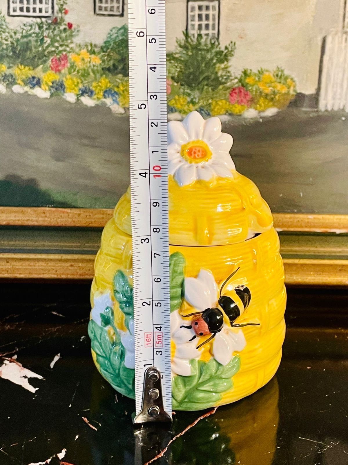 Ceramic Honey Pot with Lid – Beehive Design with Bee & Flower Décor (13cm)