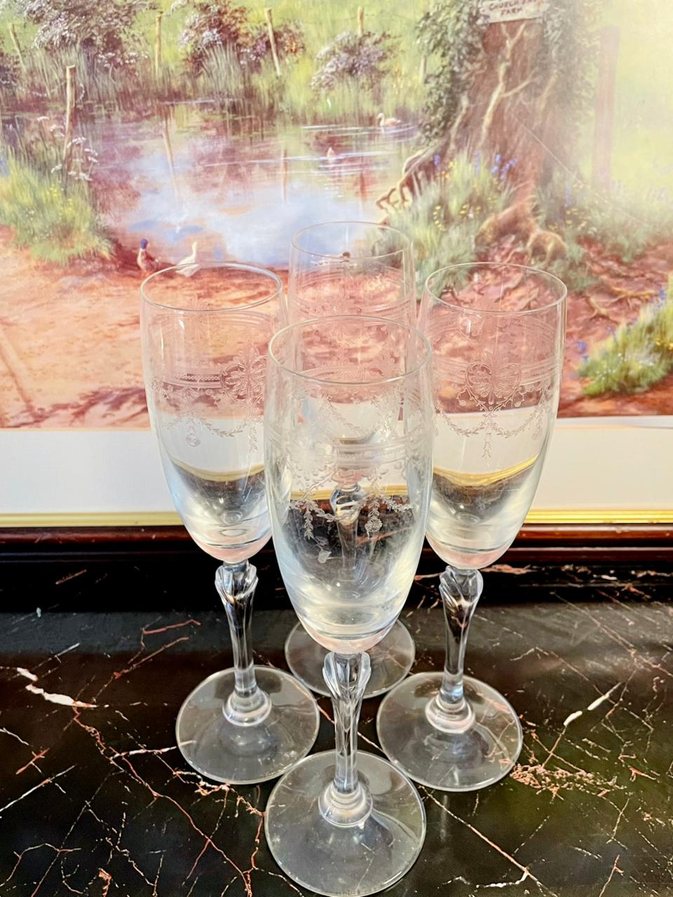 Elegant Set of 4 Crystal Champagne Glasses - Classic Design