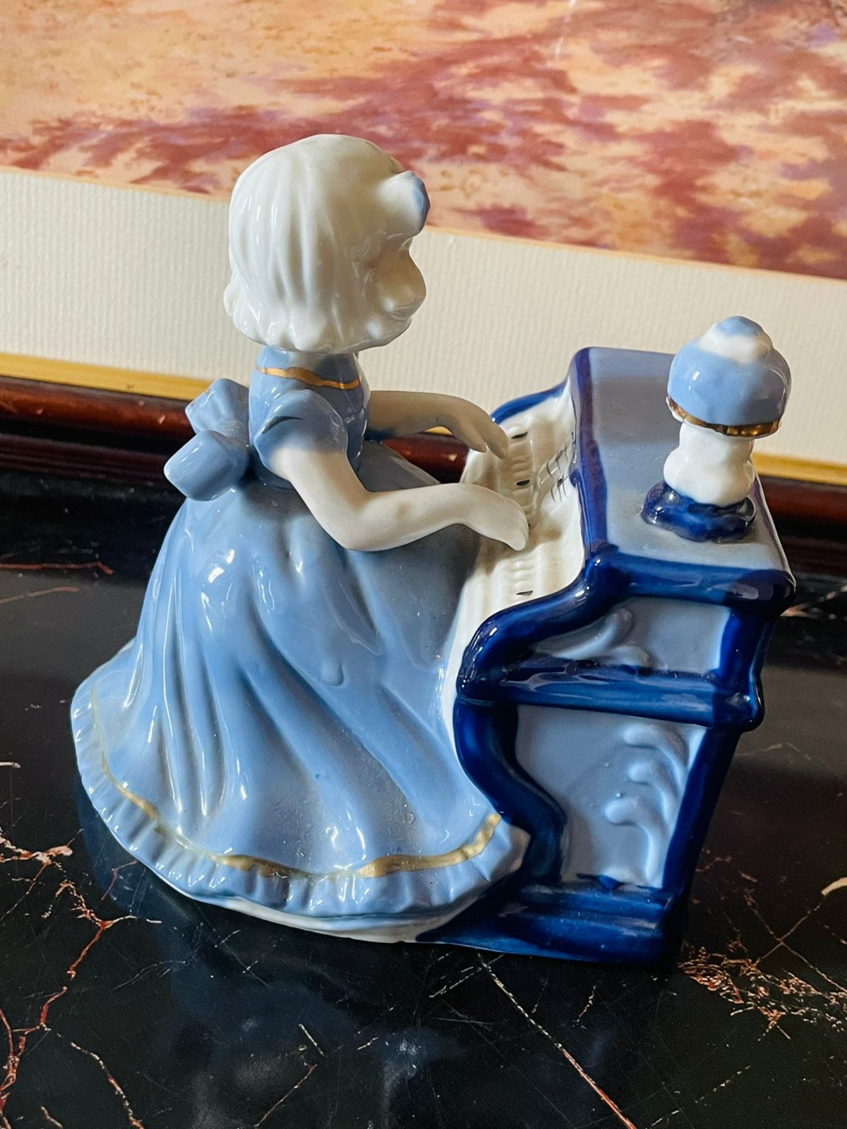 Musical Vintage Porcelain Piano Girl Figurine Music Box – Blue & White (England) Blue pottery