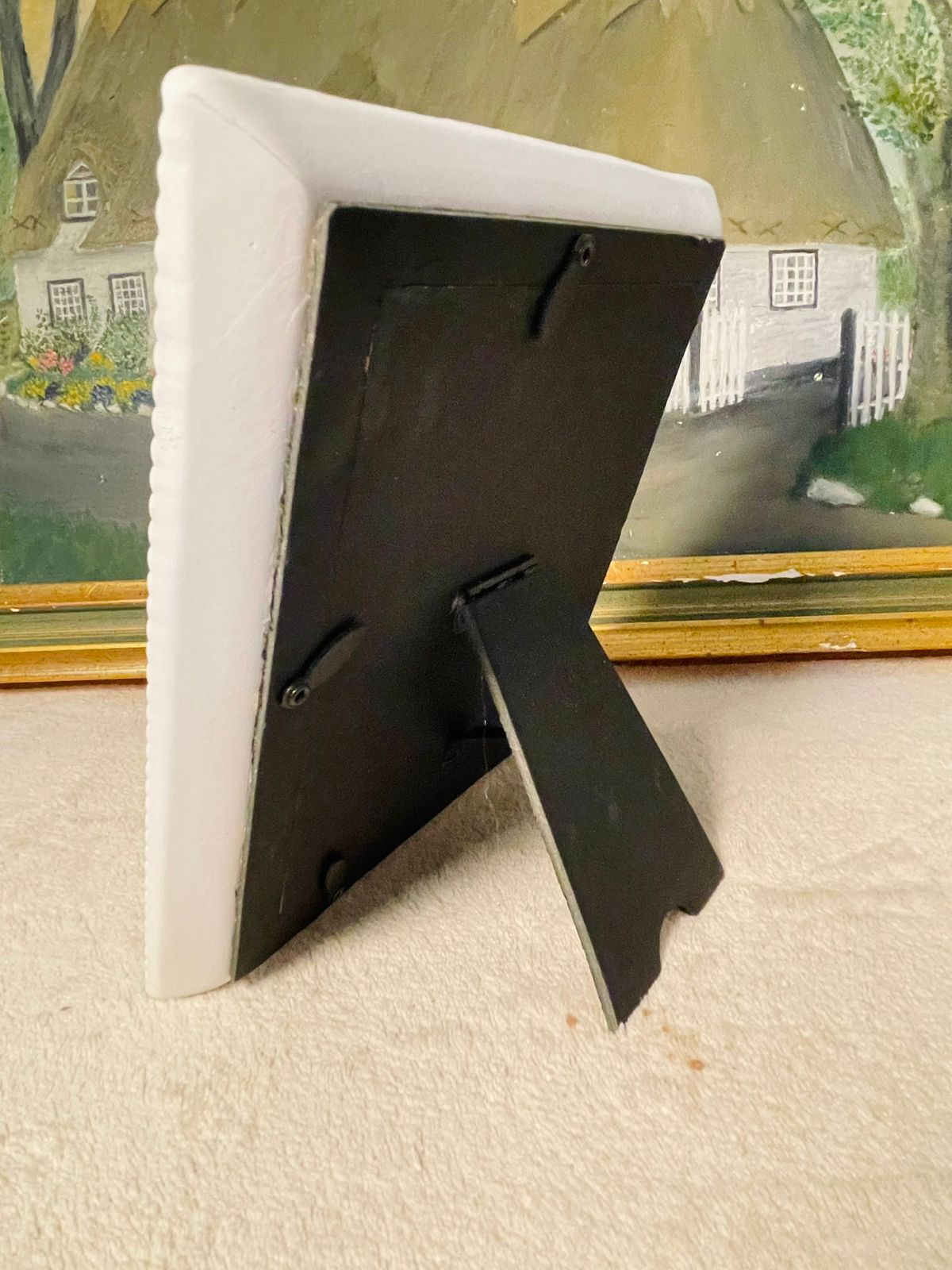 European Vintage Heart Photo Frame – White Resin Picture Display