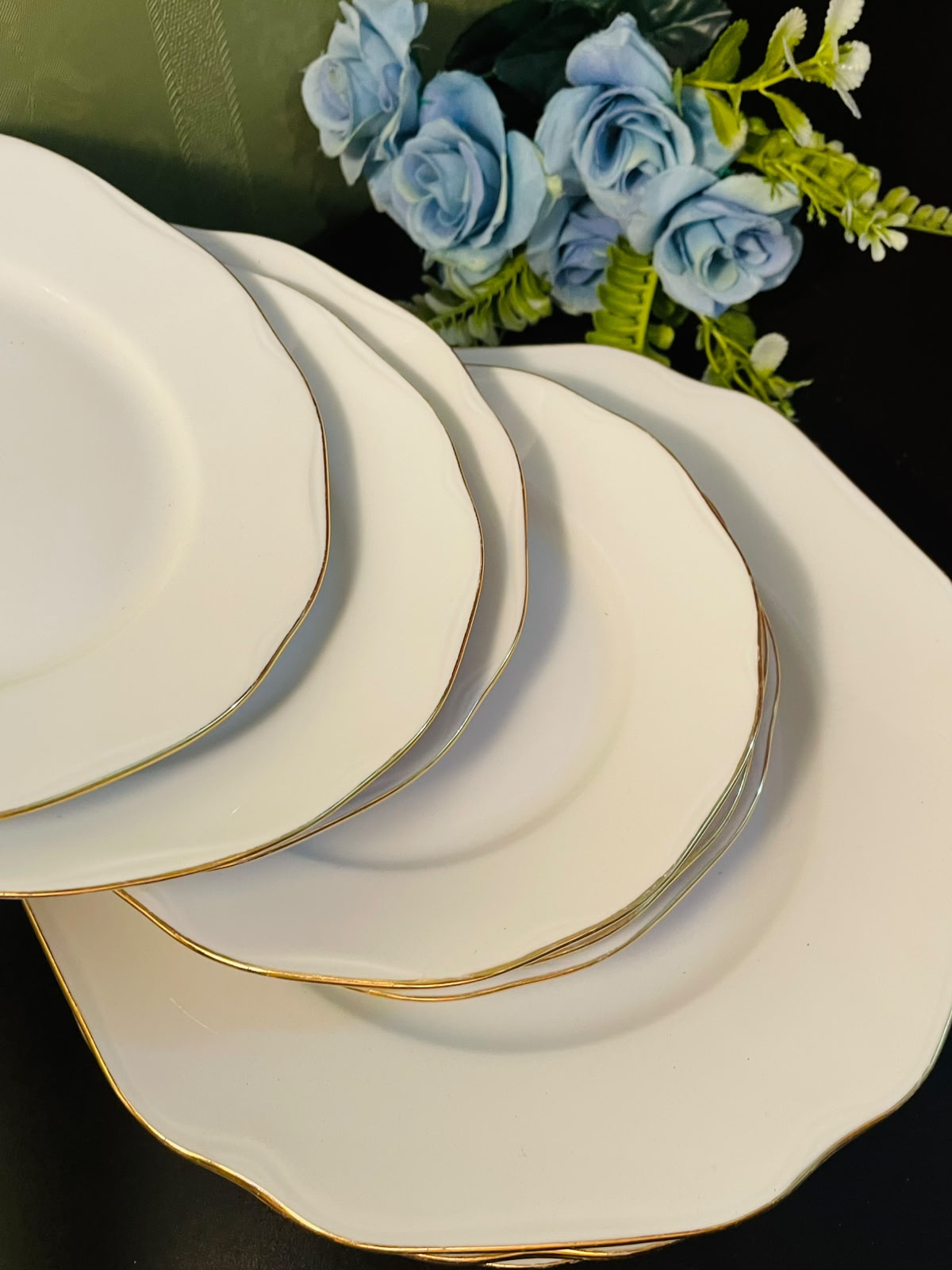 10 pcs White Porcelain Dinner & Quarter Plates Set Gold Trim
