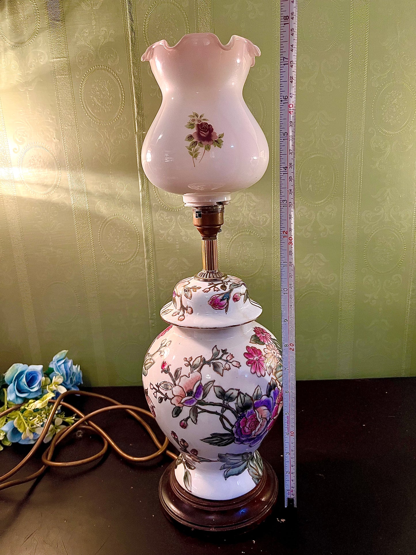 Vintage Floral Ceramic Hurricane Table Lamp