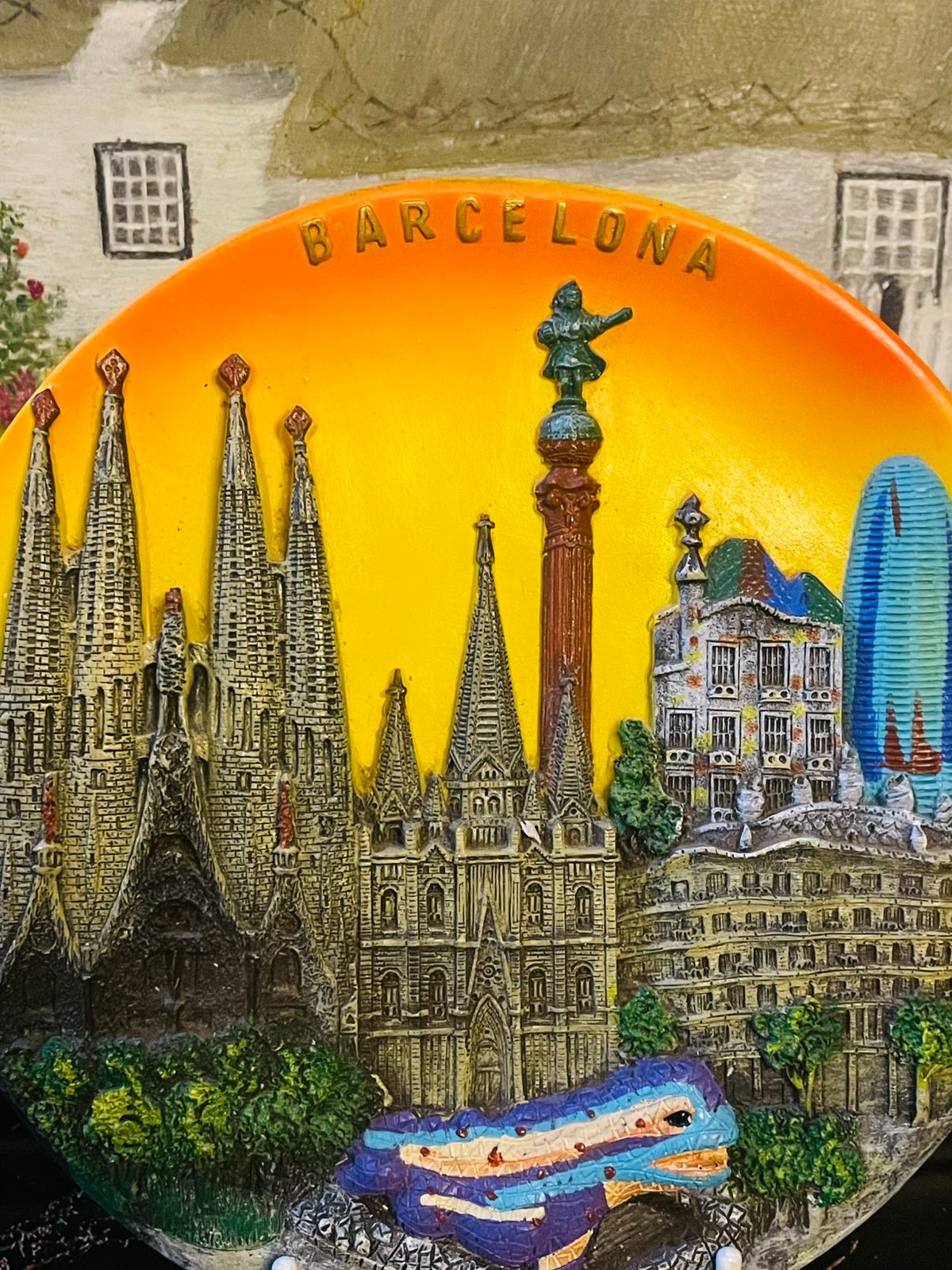 Barcelona 3D Souvenir Plate – Decorative Wall Hanging with Famous Landmarks