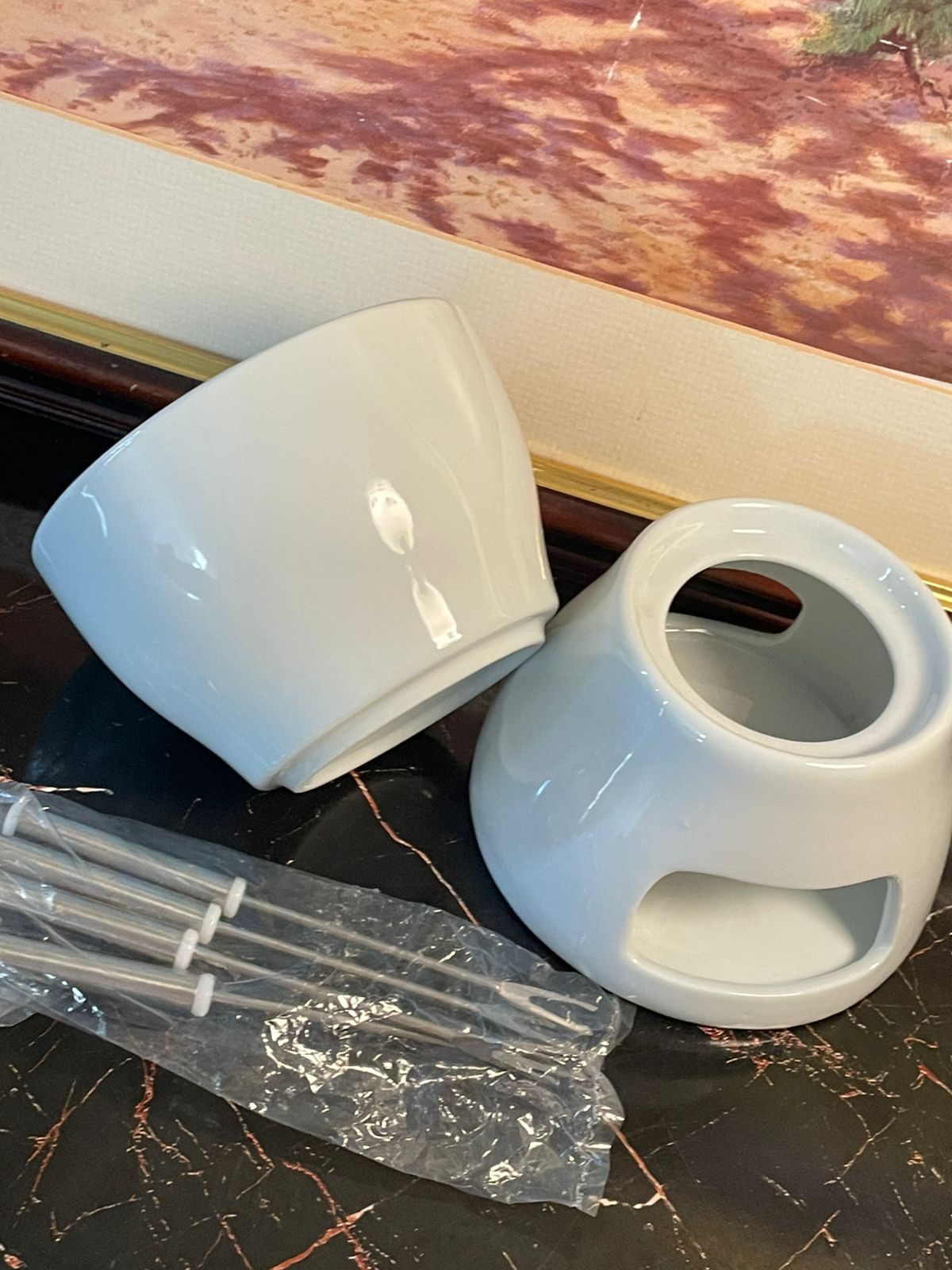 JJPRIME White Ceramic Fondue Set – With 4 Forks