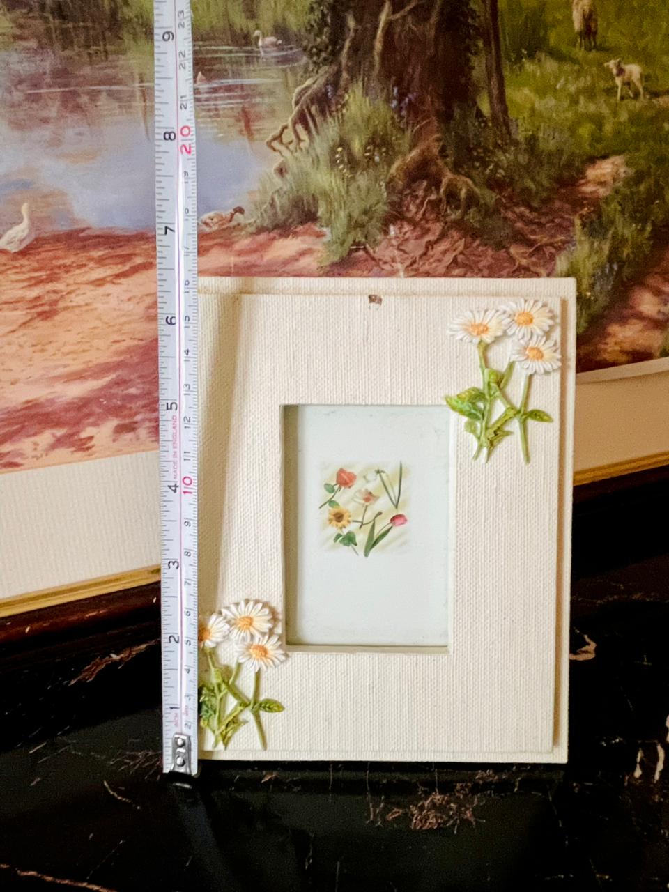 Vintage Floral Photo Frame – Cream with 3D Daisy Embellishments