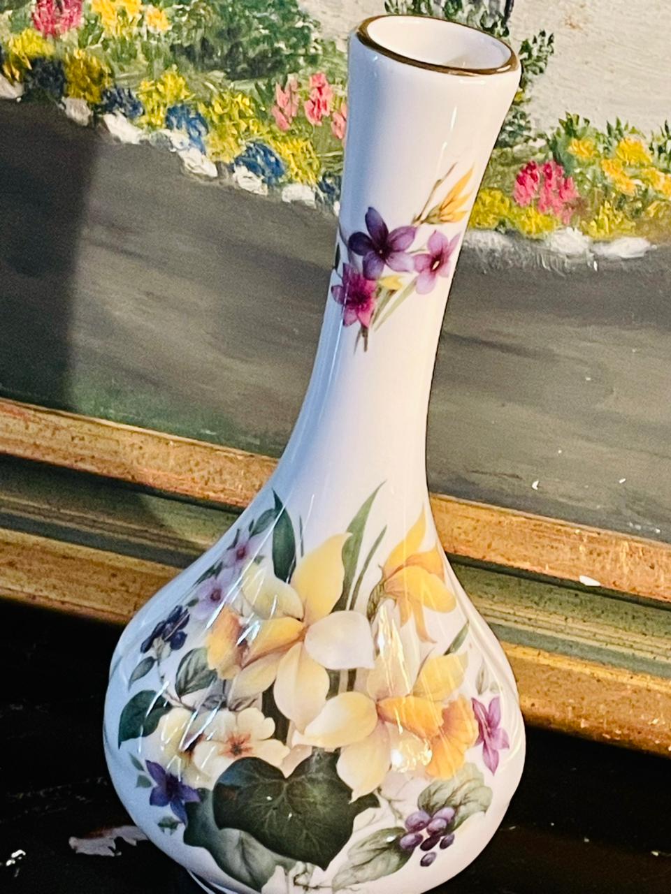 Holly Barn Fine Bone China Floral Vase – England (16 cm)
