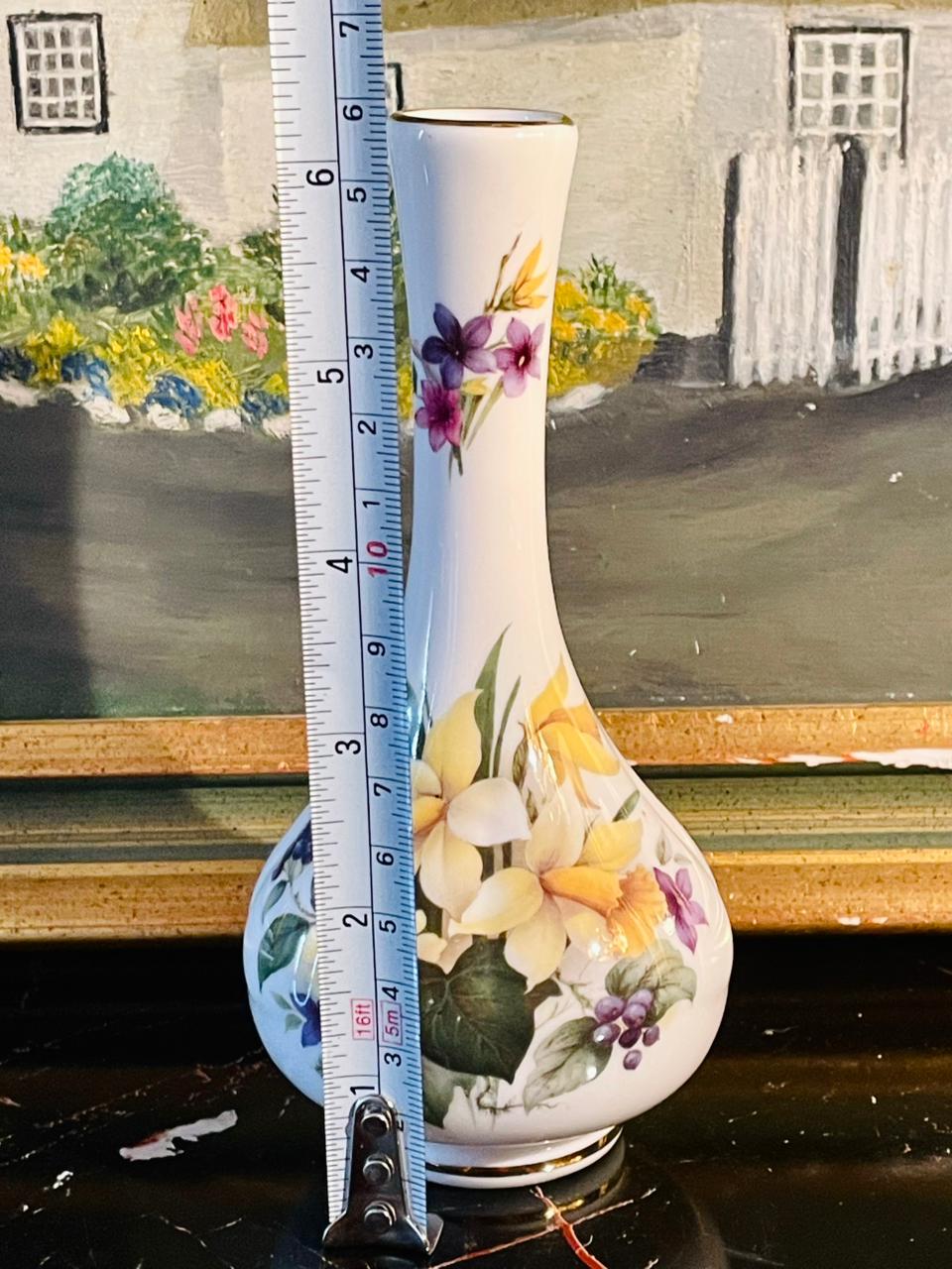 Holly Barn Fine Bone China Floral Vase – England (16 cm)