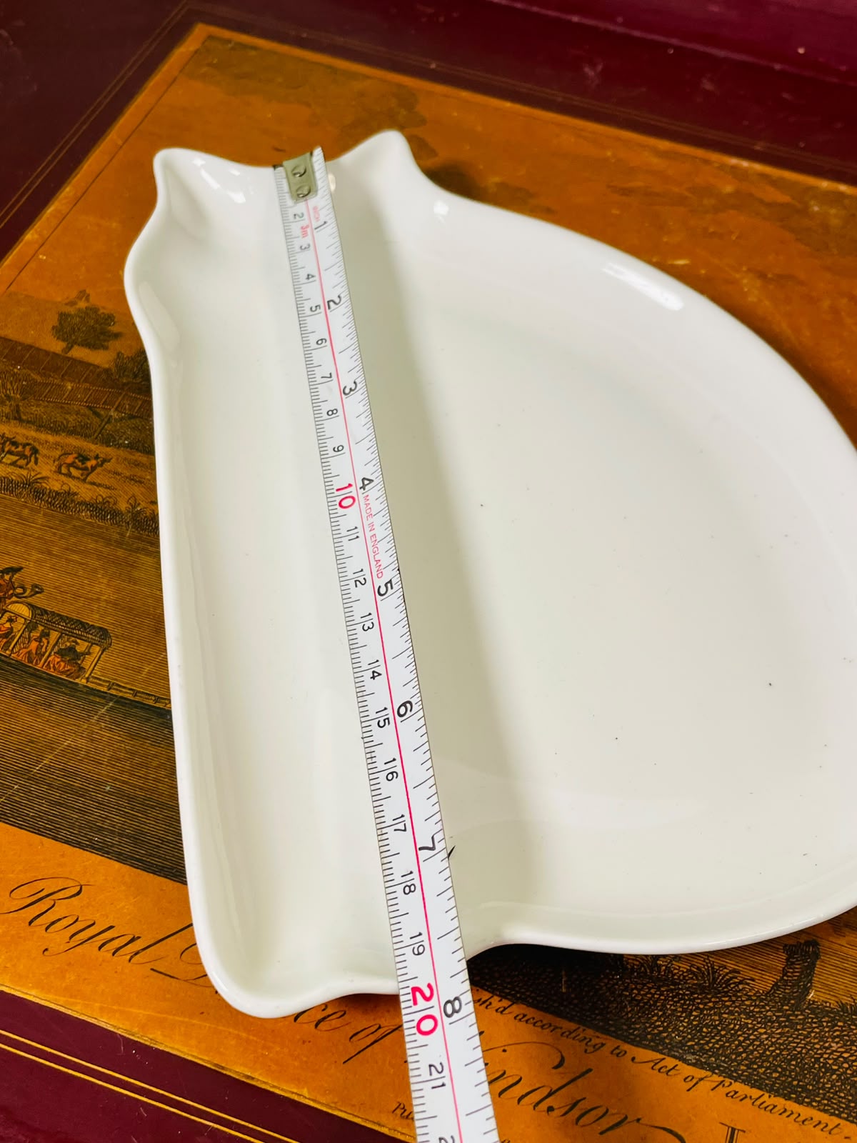 Vintage White Cat-Shaped Ceramic Serving Dish 20cm