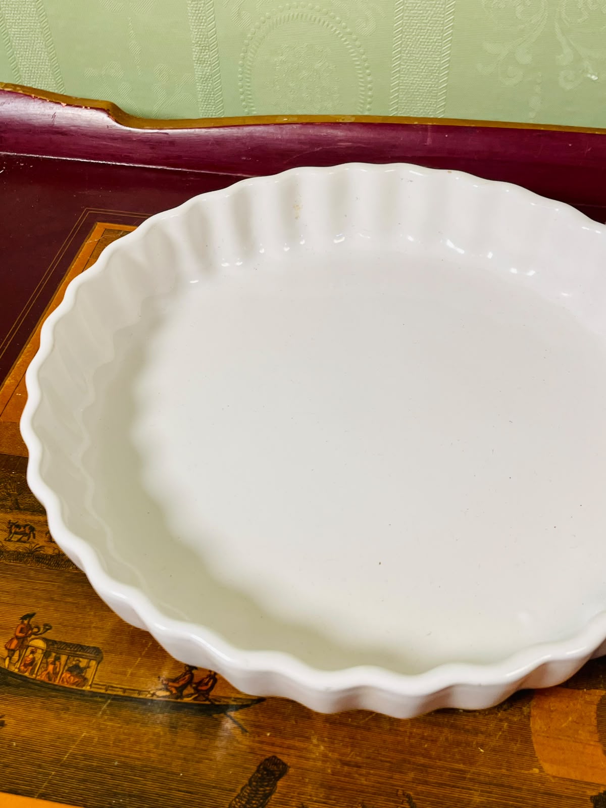 Vintage White Oven-Safe Fluted Pie Dish 22cm