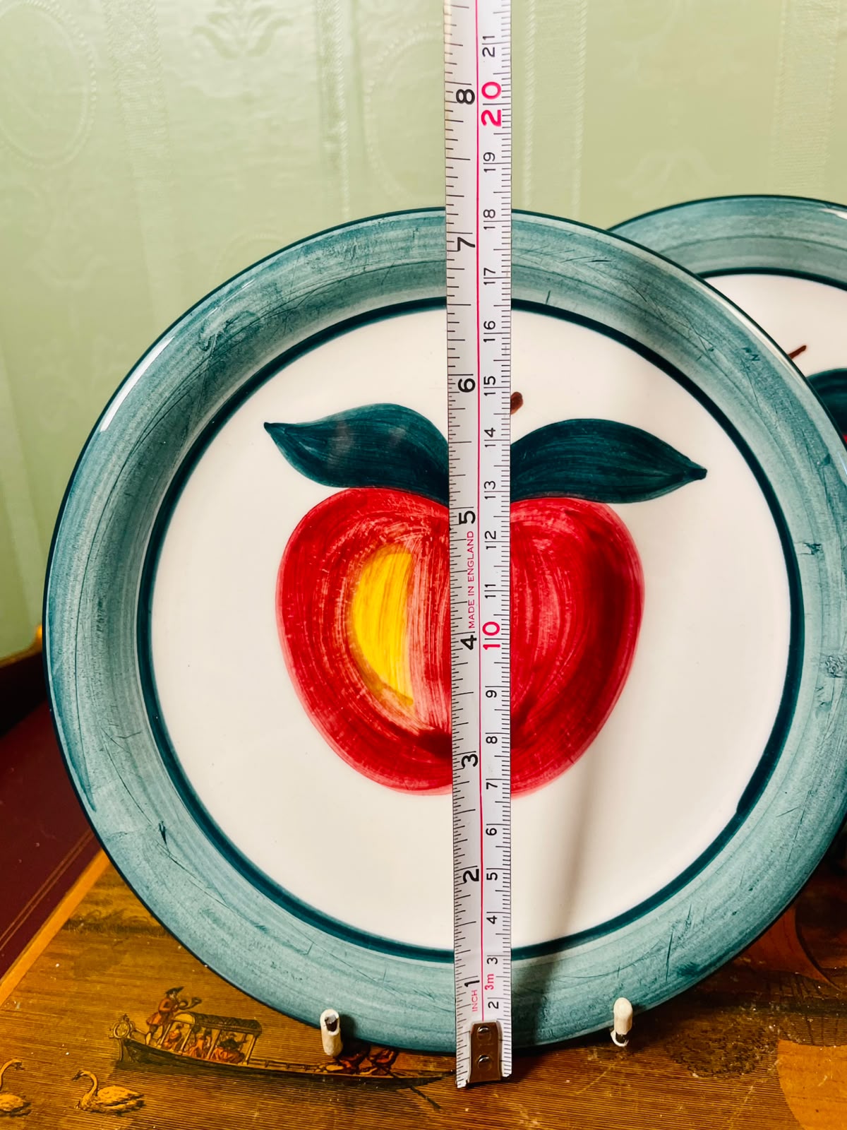 Lomer Spanish Hand-Painted Apple Plates 2-Piece Set 20cm