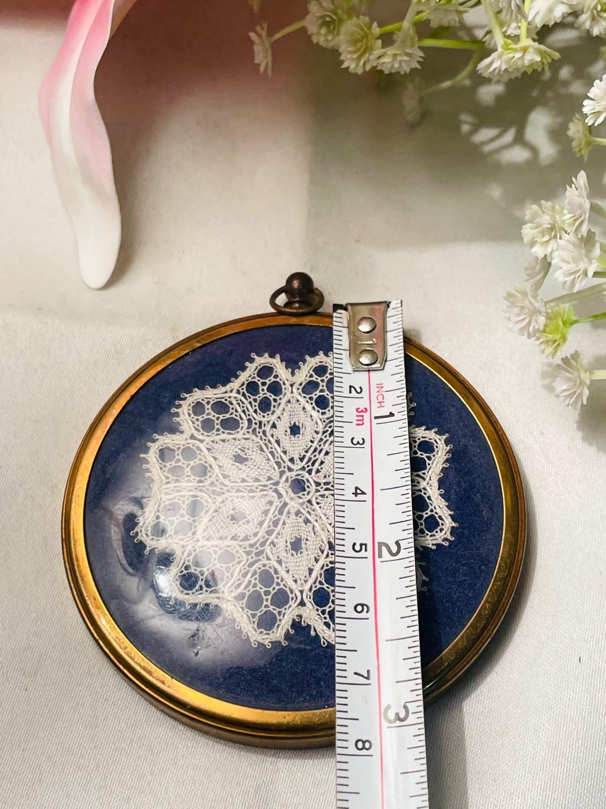 Vintage Round Lace Display Blue Gold-Tone Frame 8 cm