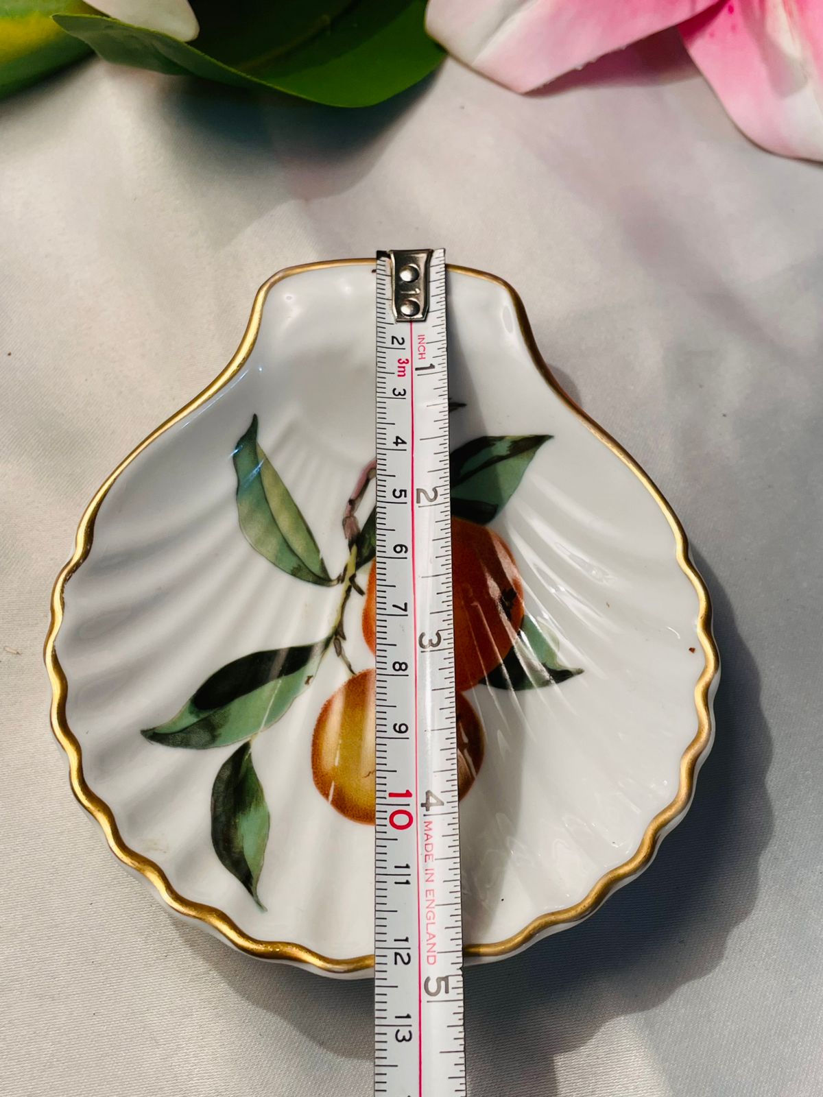 Royal Worcester Fruit Motif Ceramic Shell Dish with Gold Rim Approx. 12 cm