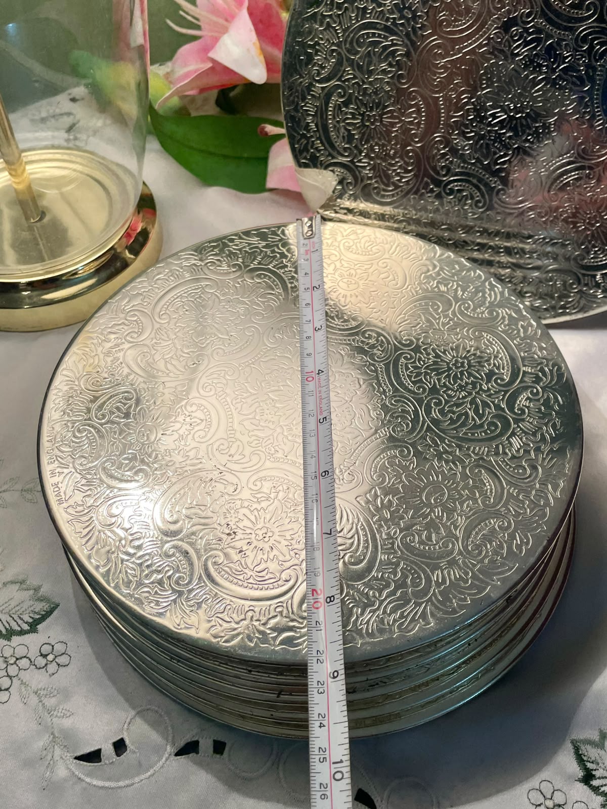 Queen Anne Silver Floral Large Placemats 8-Piece Set (9 in)
