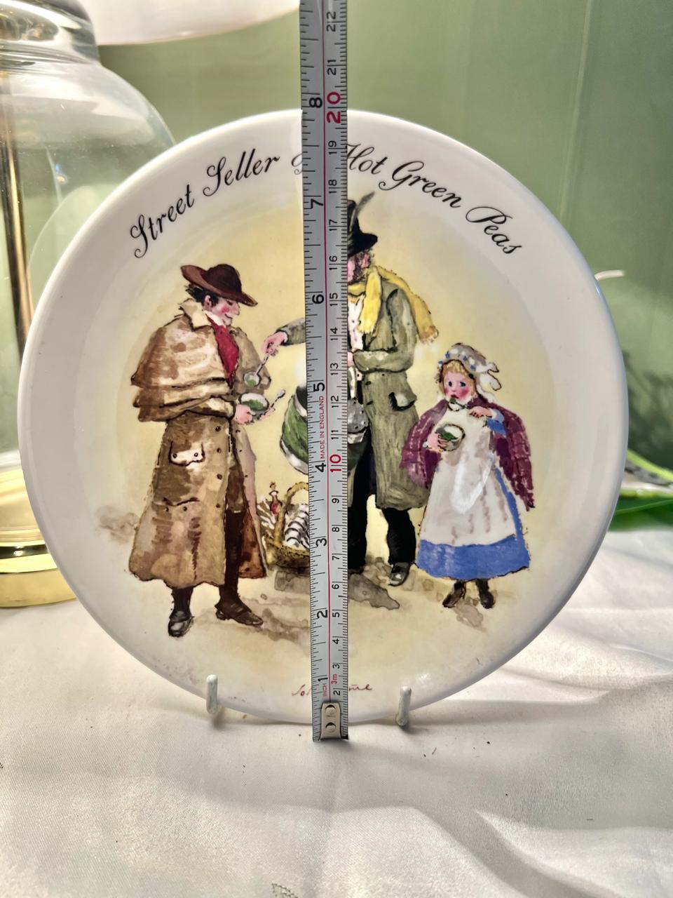 Wedgwood Street Seller of Hot Green Peas 1986 Plate 20cm