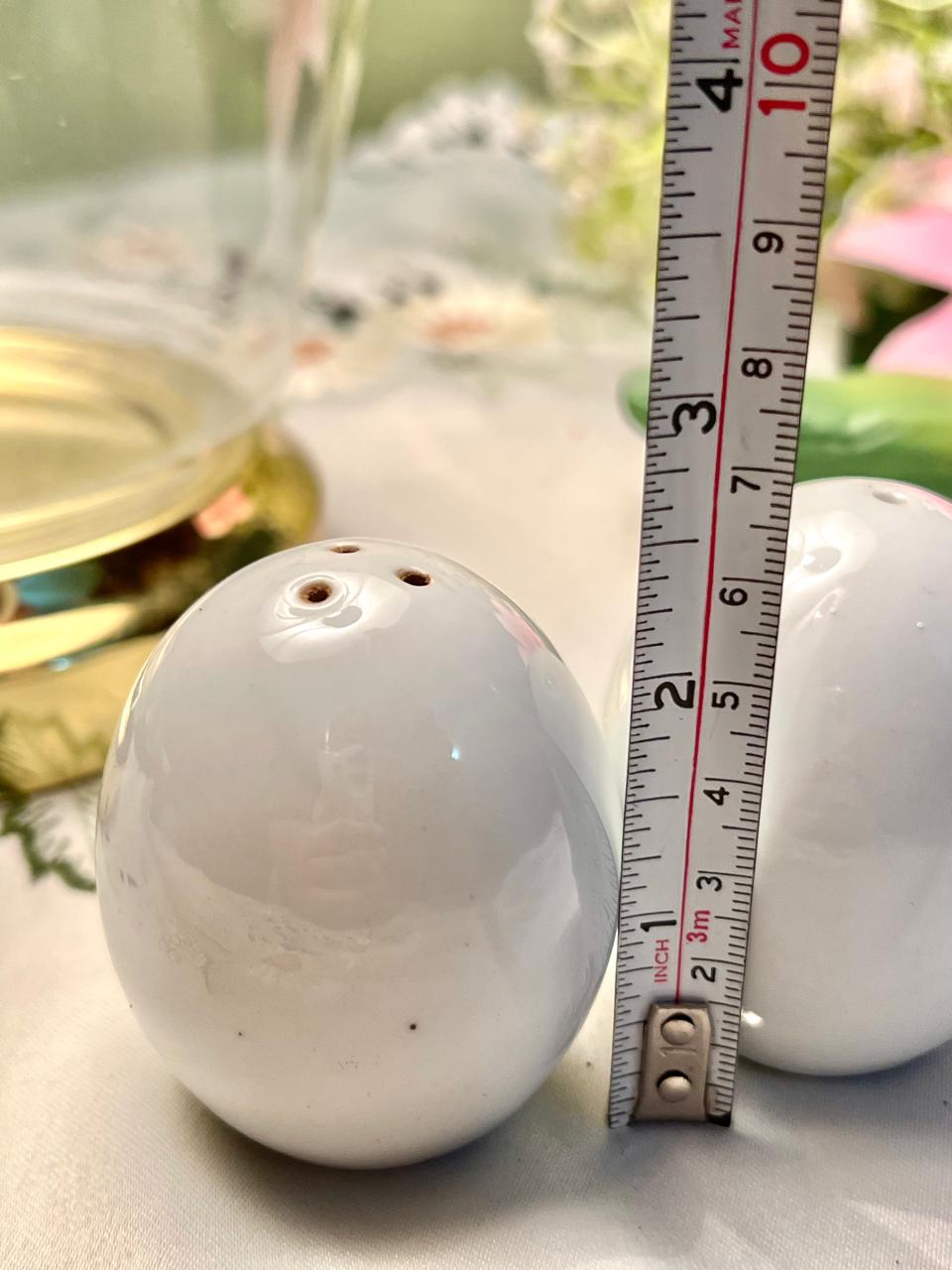 White Ceramic Salt & Pepper Shaker Set 2-Piece 6cm