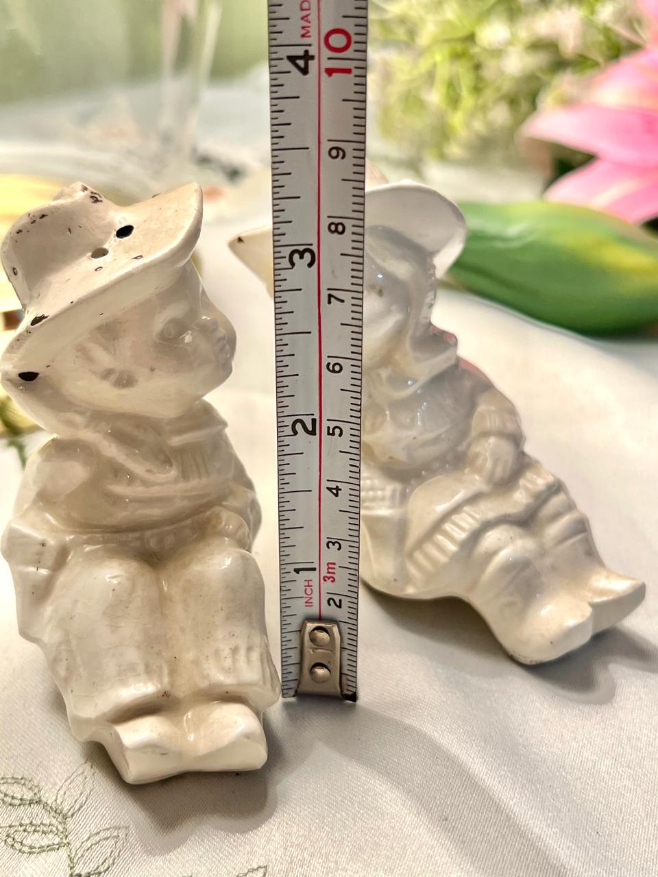 White Ceramic Figurine Salt & Pepper Shakers 2-Piece 8cm