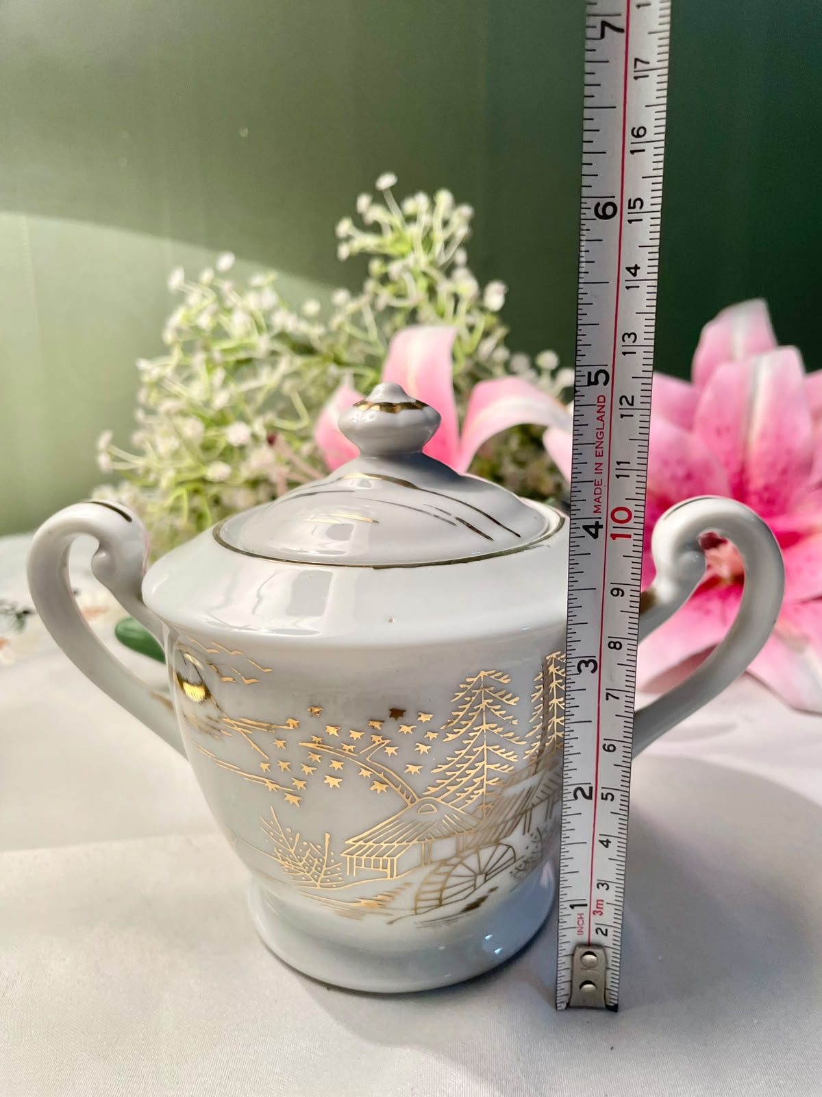 Vintage White & Gold Lidded Sugar Bowl Approx. 5 in
