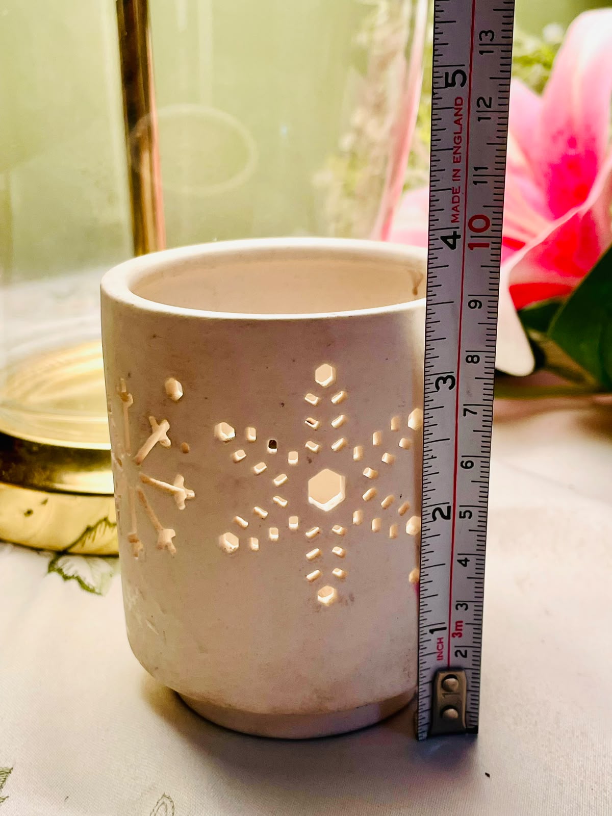 White Snowflake Pierced Ceramic Tealight Holder 9 cm