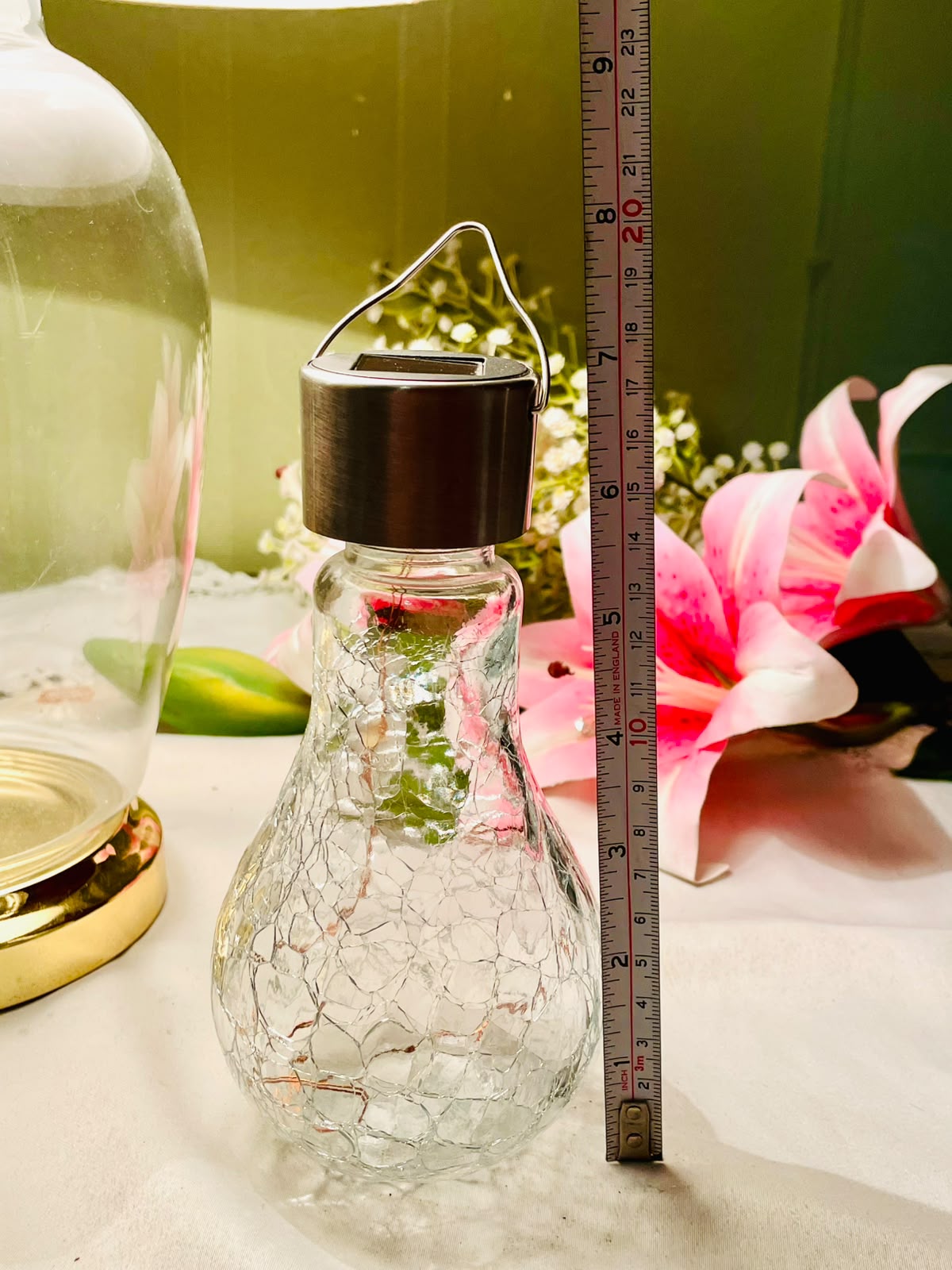 Vintage oversized-bulb design and a built-in solar pane 17 cm